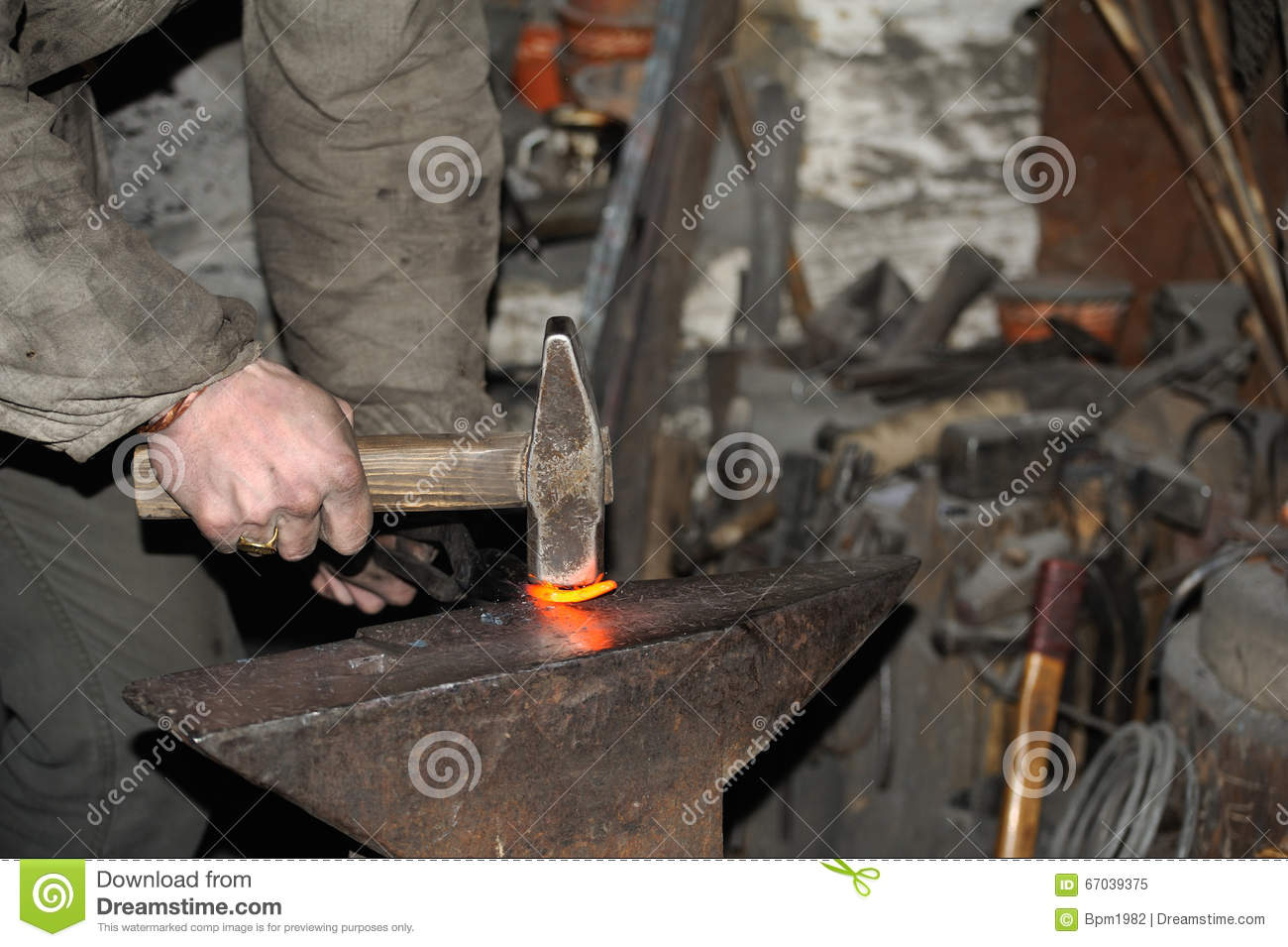 巴萨拜仁瞄准马斯卡里尔【kycom】(图2) 巴萨拜仁瞄准马斯卡里尔【kycom】(图2)