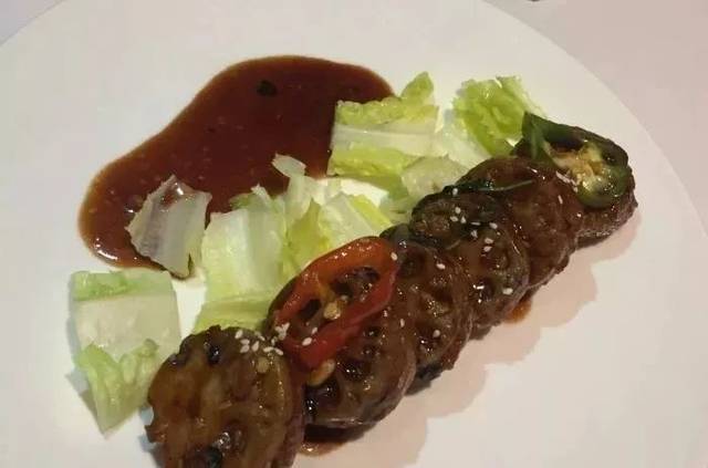 ‘kycom’原创 精选美食:葱香炒肉,香肠炒千页豆腐,辣白菜炒土豆片,蒸豆腐的做法(图1) ky com